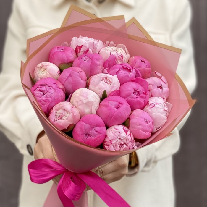 Розовый микс из 19 пионов